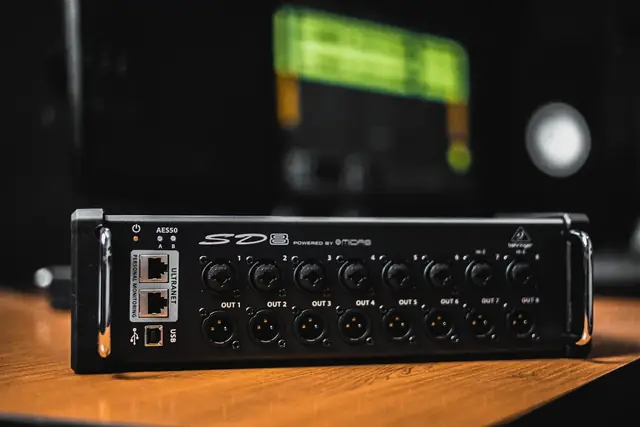 Stagebox digital com entradas de microfone